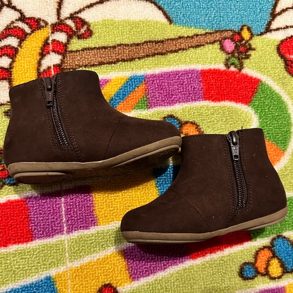 Toddler girls 👧 Gymboree sunflower 🌻 boots 👢 - Picture 4 of 6